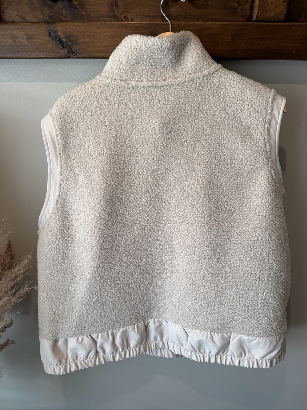Active USA Off-White Sherpa Snap-Front Vest - Picture 2 of 4